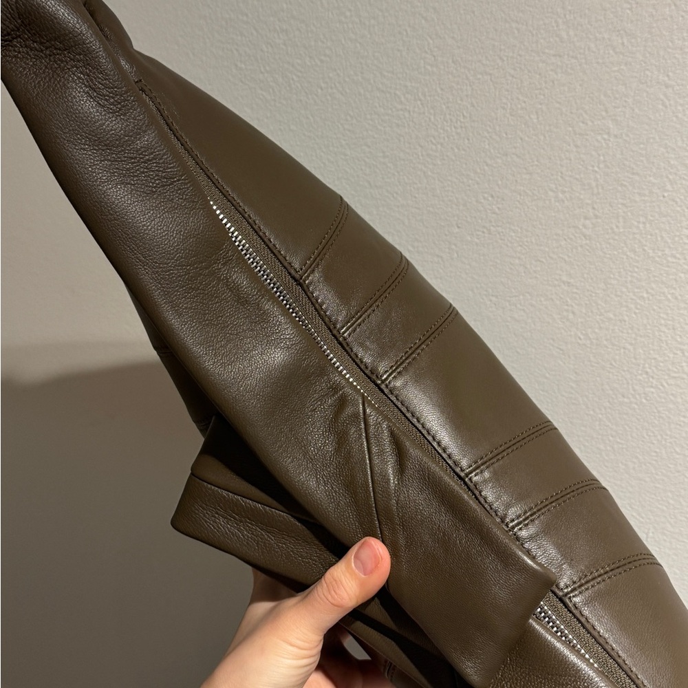Lemaire Croissant Leather Bag in soft lambskin - Picture 4 of 15